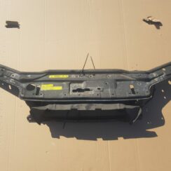 Priekšējā radiatora rāmja augšēja daļa priekš VOLVO V70 2003 GREY