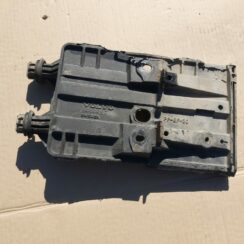 Akumulatora stiprināšanas korpuss priekš VOLVO V70 1997