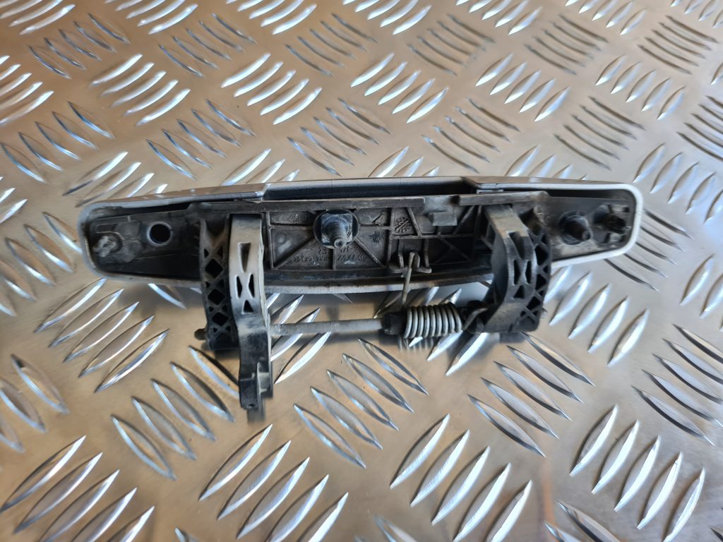 Aizmugurējais kreisais durvju rokturis priekš DACIA LODGY 2014 3 Aizmugurējais kreisais durvju rokturis priekš DACIA LODGY 2014