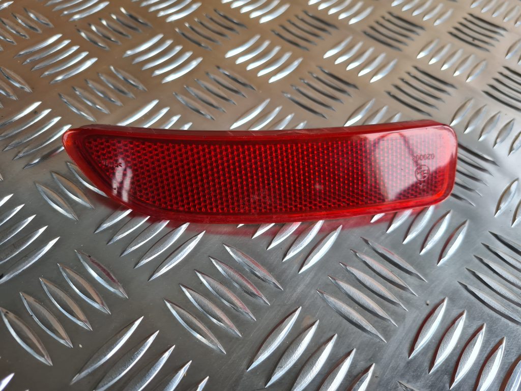 Aizmugurējais atstarotājs priekš DACIA LODGY 2014 1 Aizmugurējais atstarotājs priekš DACIA LODGY 2014