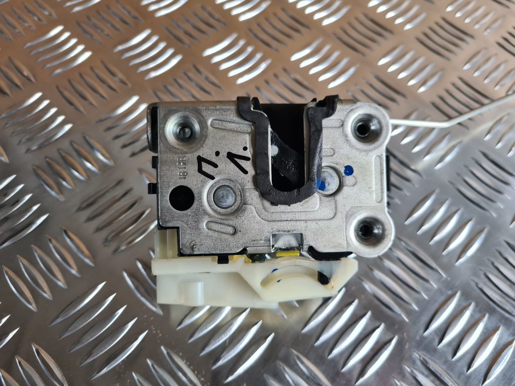 Priekšējo kreiso durvju slēdzene priekš DACIA LODGY 2014