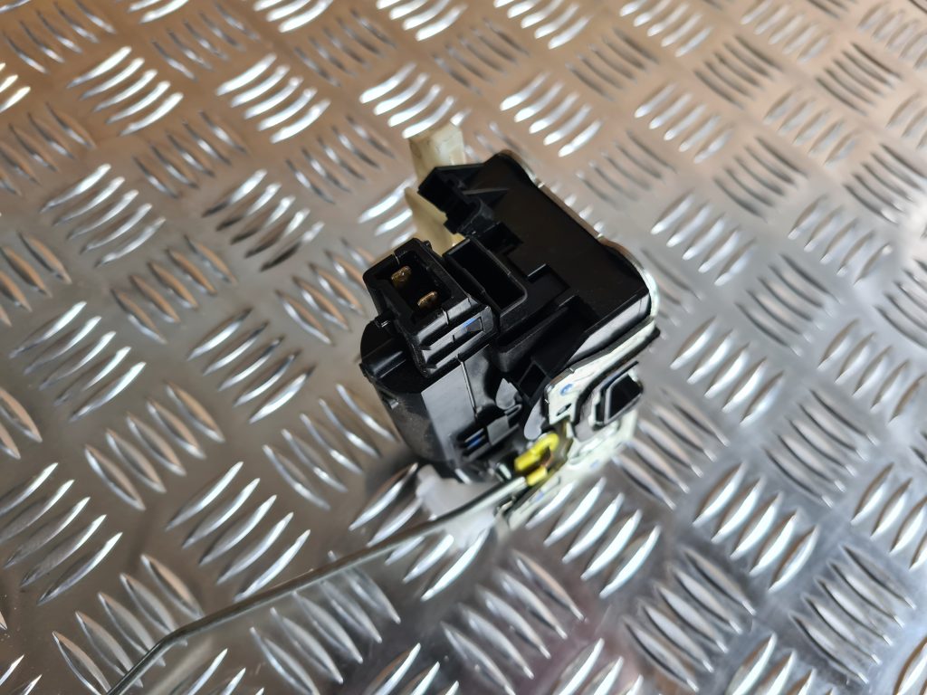 Priekšējo kreiso durvju slēdzene priekš DACIA LODGY 2014