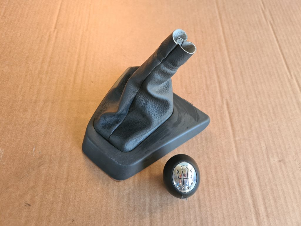 Pārnesumu pārslēgšanas kloķa auduma pārvalks priekš DACIA LODGY 2014