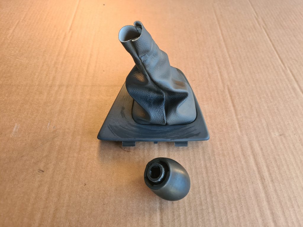 Pārnesumu pārslēgšanas kloķa auduma pārvalks priekš DACIA LODGY 2014