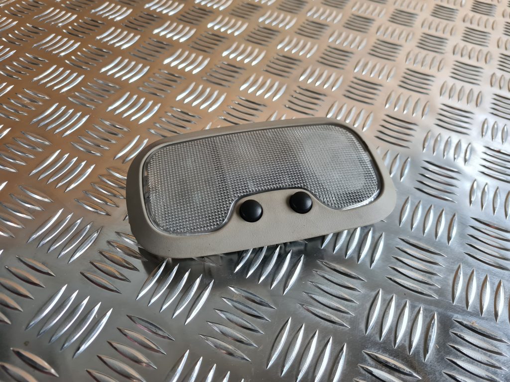 Priekšējo sēdvietu apgaismojums priekš CHRYSLER SEBRING 2006