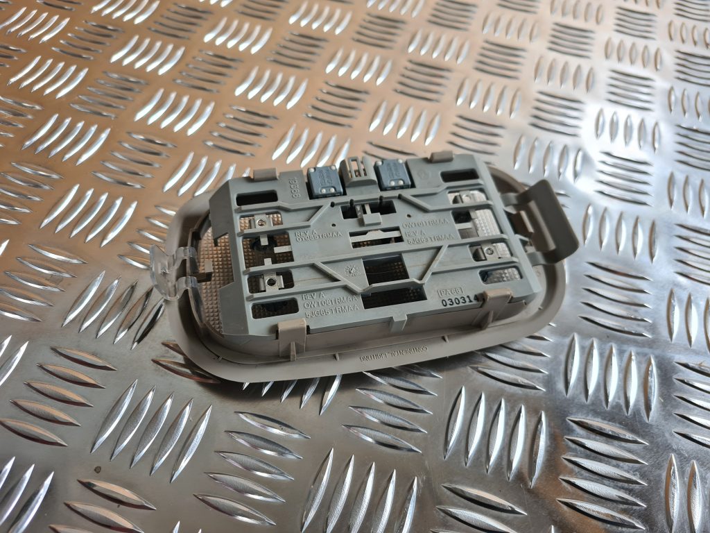 Priekšējo sēdvietu apgaismojums priekš CHRYSLER SEBRING 2006