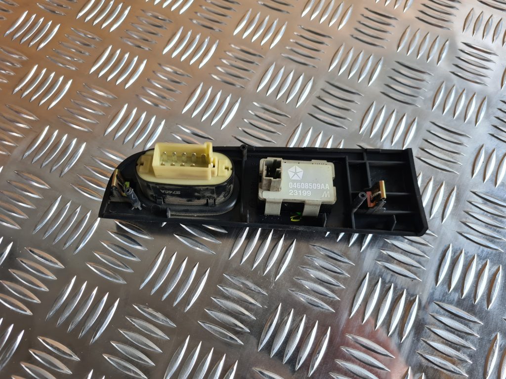 Mērinstrumentu paneļa pārslēgšanas pogas priekš CHRYSLER SEBRING 2006