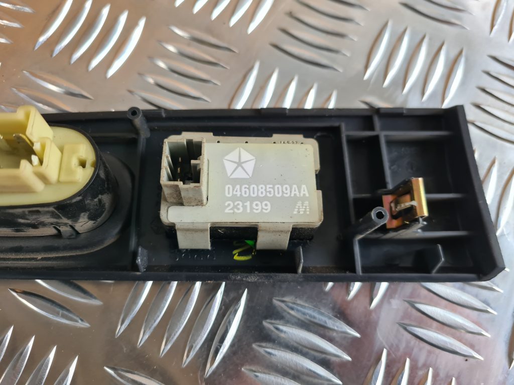 Mērinstrumentu paneļa pārslēgšanas pogas priekš CHRYSLER SEBRING 2006