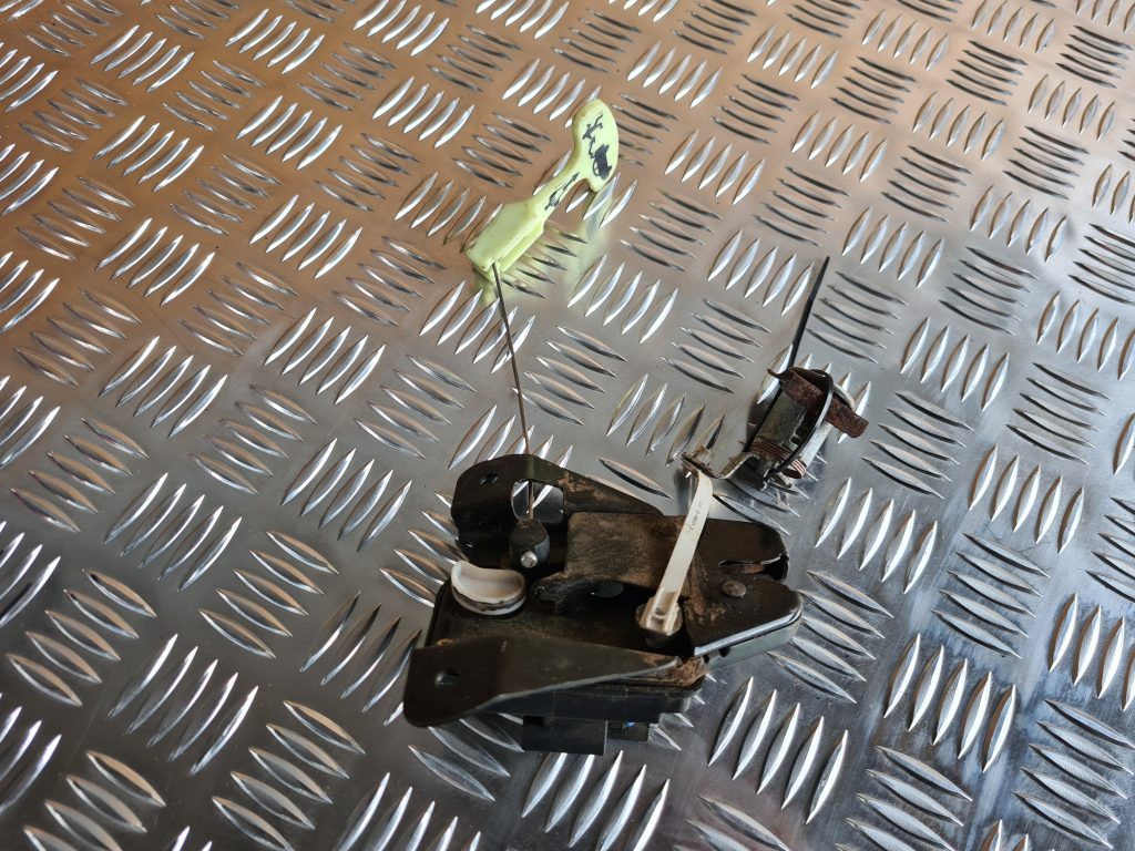 Bagāžnieka vāka slēdzene priekš CHRYSLER SEBRING 2006 1 Bagāžnieka vāka slēdzene priekš CHRYSLER SEBRING 2006