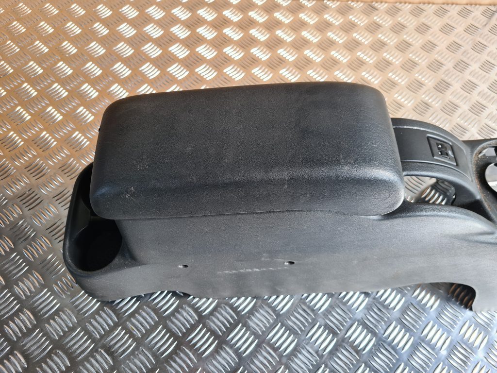 Centrālās konsoles apdares lielākā daļa priekš CHRYSLER SEBRING 2006 1 Centrālās konsoles apdares lielākā daļa priekš CHRYSLER SEBRING 2006