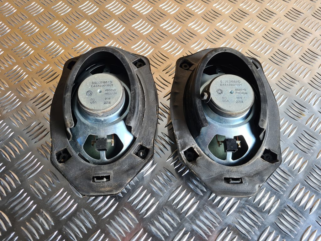 Durvju skaļrunis, apakšā priekš CHRYSLER SEBRING 2006 2 Durvju skaļrunis, apakšā priekš CHRYSLER SEBRING 2006