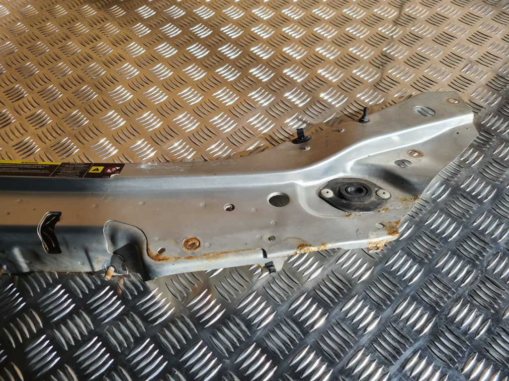 Priekšējā radiatora rāmja augšēja daļa priekš CHRYSLER SEBRING 2006 2 Priekšējā radiatora rāmja augšēja daļa priekš CHRYSLER SEBRING 2006