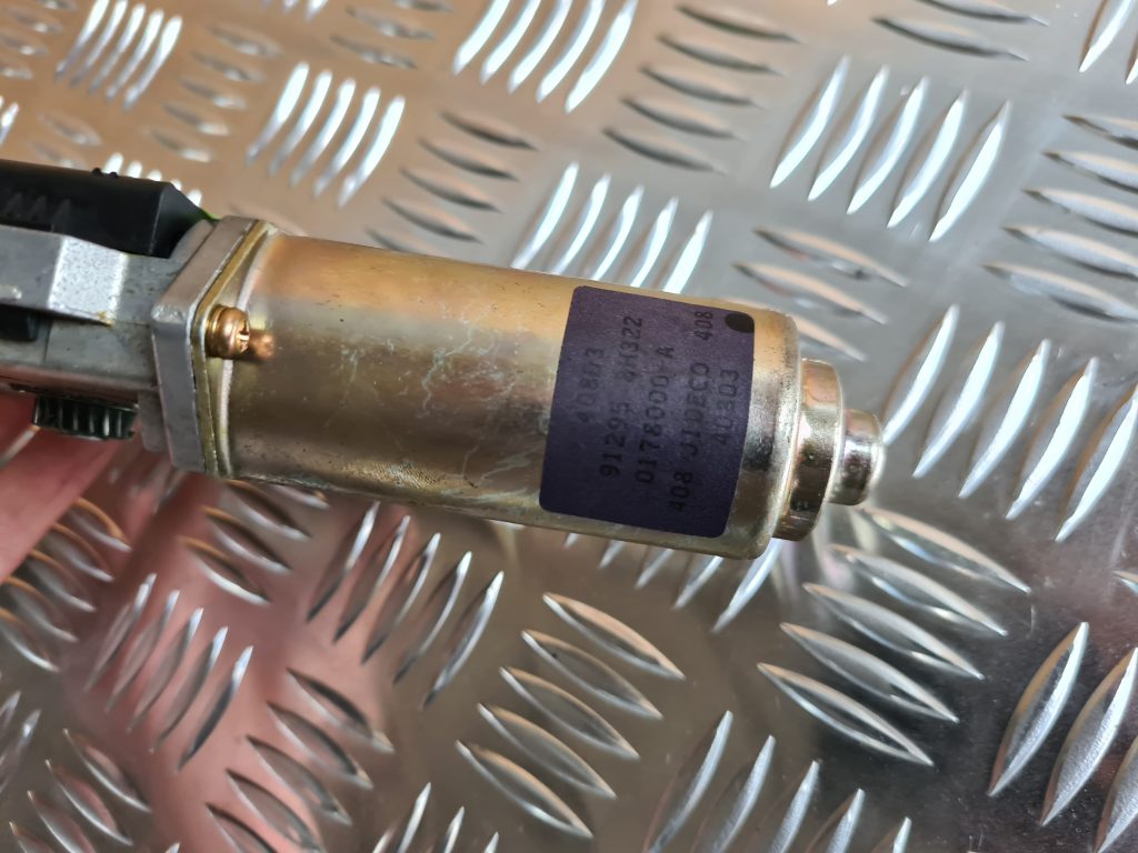 Lūka motors priekš NISSAN X-TRAIL 2005 2 Lūka motors priekš NISSAN X-TRAIL 2005