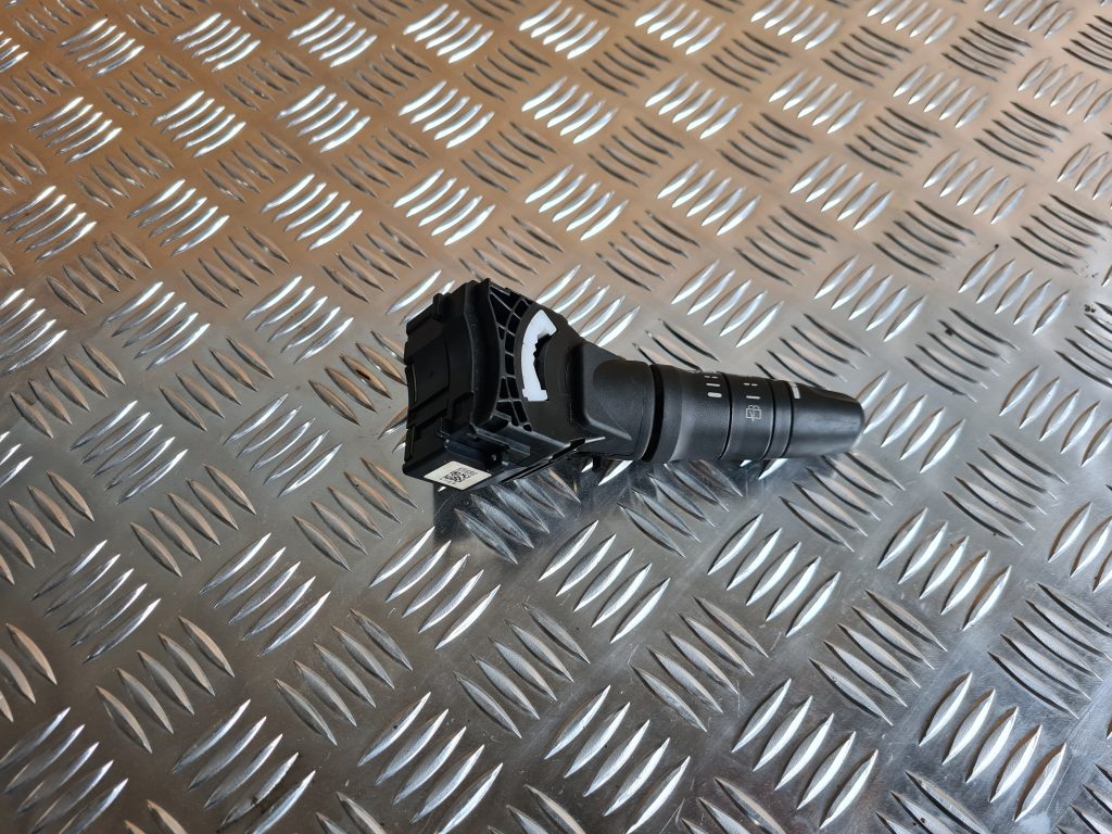 Stikla tīrītāja slēdzis priekš NISSAN X-TRAIL 2005