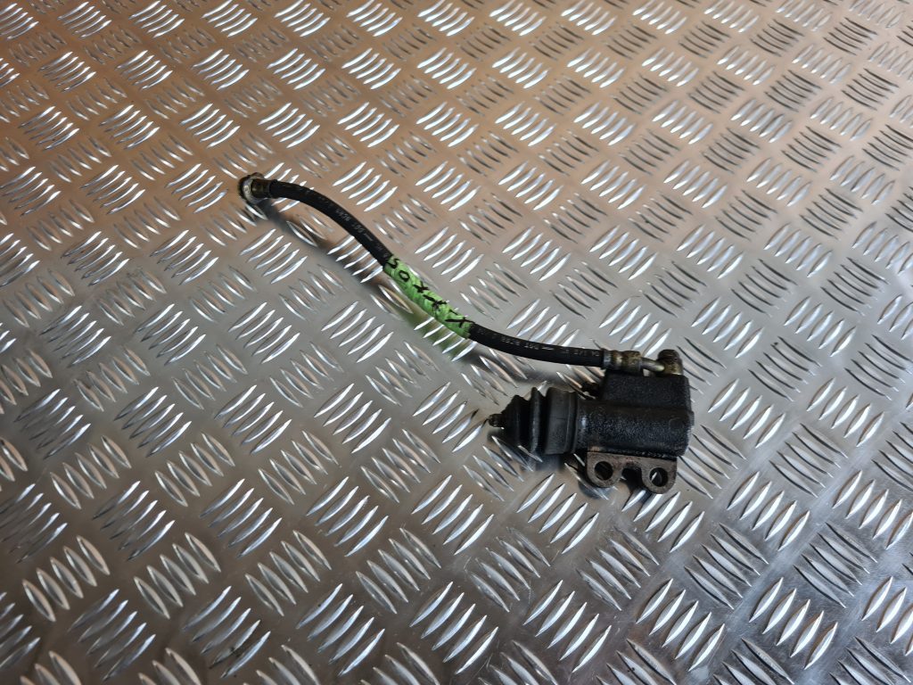 Sajūga galvenais cilindrs priekš NISSAN X-TRAIL 2005 1 Sajūga galvenais cilindrs priekš NISSAN X-TRAIL 2005