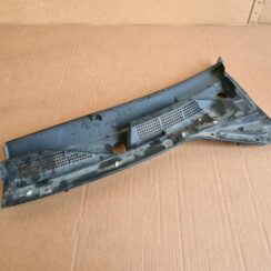 Vējstikla uzlikas (deflektora) režģis priekš NISSAN X-TRAIL 2005