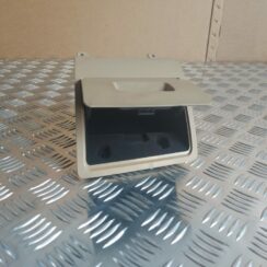 Mantu glabāšanas nodalījums vadītāja pusē priekš BMW 525 E60 2006 OLIVE