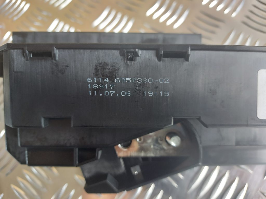 Drošinātāju bloks priekš BMW 525 E60 2006 OLIVE 2 Drošinātāju bloks priekš BMW 525 E60 2006 OLIVE