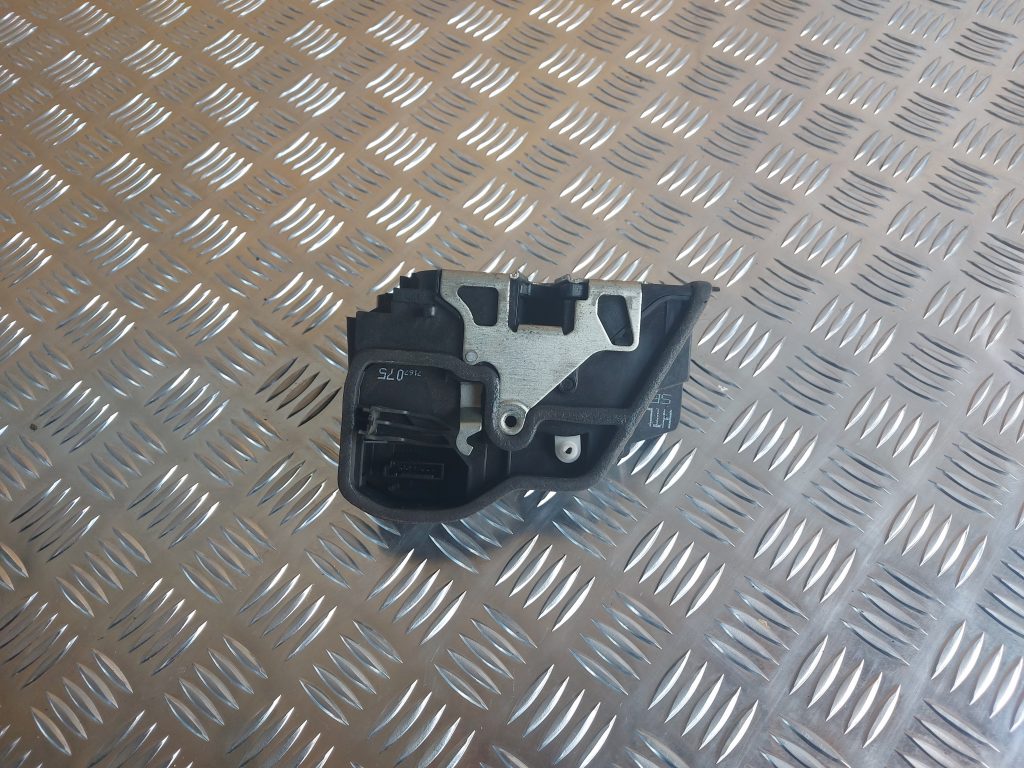 Aizmugurējo kreiso durvju slēdzene priekš BMW 525 E60 2006 OLIVE 1 Aizmugurējo kreiso durvju slēdzene priekš BMW 525 E60 2006 OLIVE