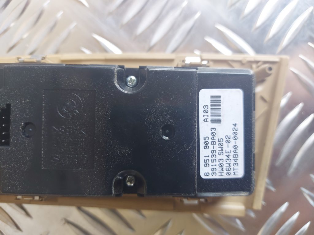 Šofera durvju slēdža pogas priekš BMW 525 E60 2006 OLIVE