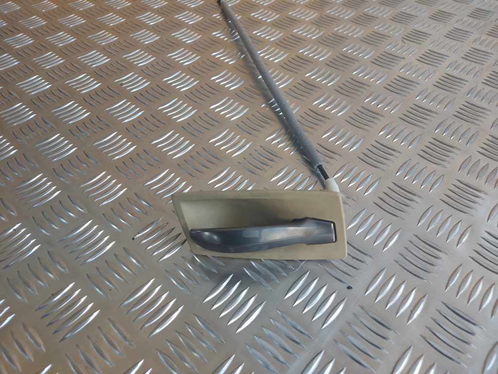 Salona durvju rokturis, aizmugures labais priekš BMW 525 E60 2006 OLIVE