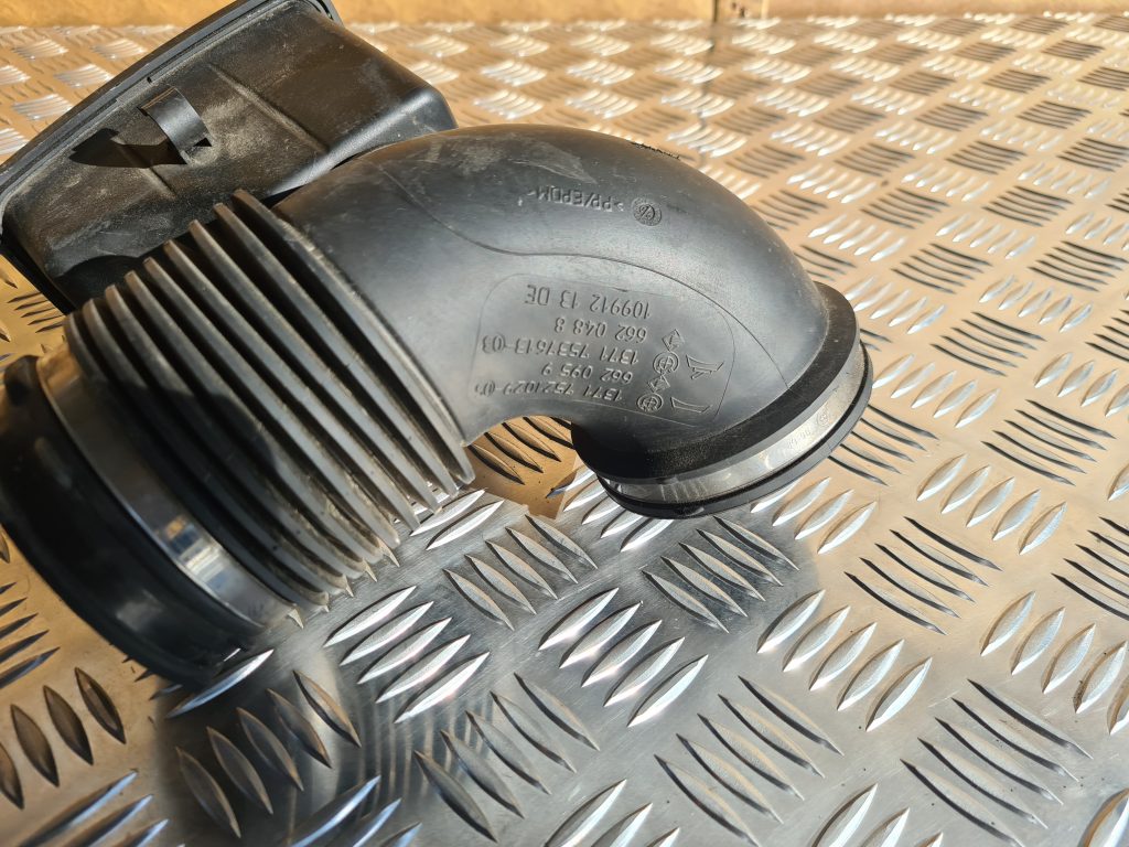 Gaisa filtra korpusa caurule priekš BMW 525 E60 2006 OLIVE