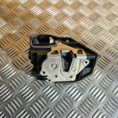 Priekšējo labo durvju slēdzene priekš BMW 525 E60 2006 OLIVE