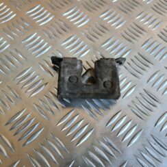 Pārsega slēdzene priekš BMW 525 E60 2006 OLIVE