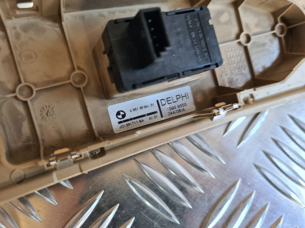 Stikla pacelšanas poga priekš BMW 525 E60 2006 OLIVE 2 Stikla pacelšanas poga priekš BMW 525 E60 2006 OLIVE