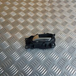 Salona durvju rokturis, priekšējais kreisais priekš PEUGEOT 407 2006