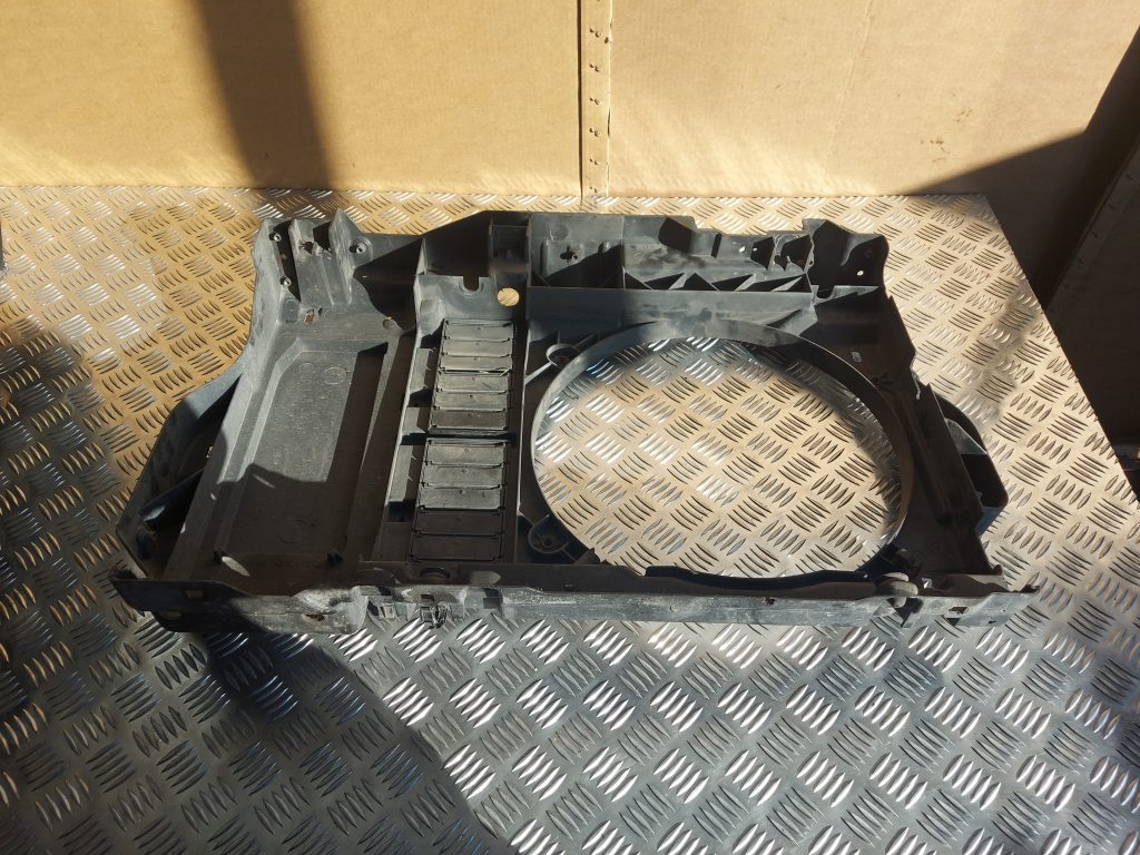 Dzesēšanas radiatora ventilatora korpuss priekš PEUGEOT 407 2006