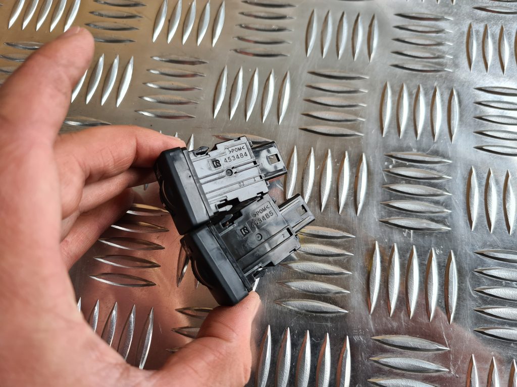 Sēdekļa apsildes ieslēgšanas poga priekš TOYOTA AVENSIS 2012