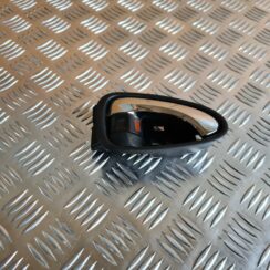 Salona durvju rokturis, priekšējais labais priekš TOYOTA AVENSIS 2012