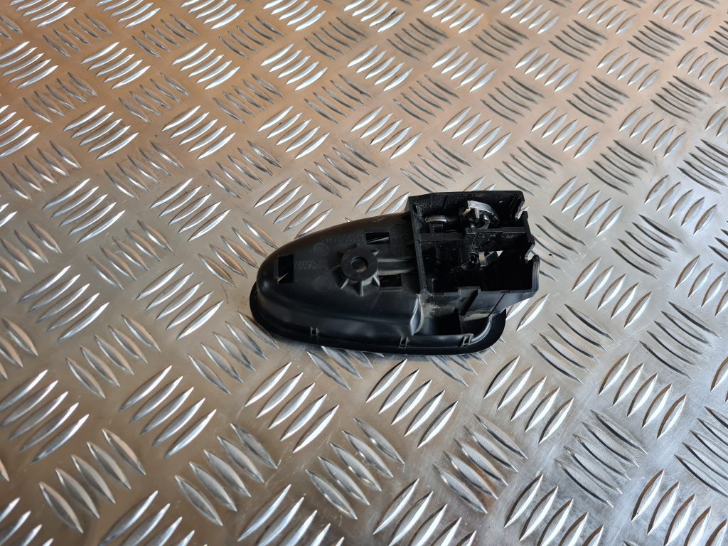 Salona durvju rokturis, priekšējais labais priekš TOYOTA AVENSIS 2012