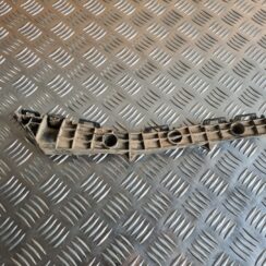 Aizmugurēja bufera kronšteins priekš TOYOTA AVENSIS 2012