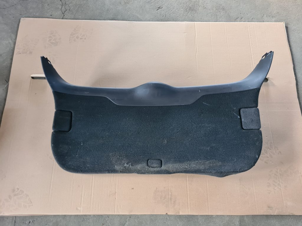 Bagāžnieka vāka liela apdare priekš TOYOTA AVENSIS 2012