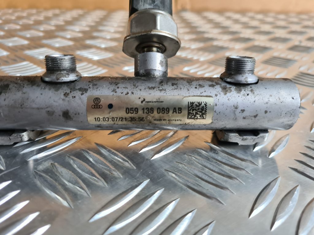 Degvielas sadales caurule priekš AUDI A6 AVANT 2007 QUATTRO 2 Degvielas sadales caurule priekš AUDI A6 AVANT 2007 QUATTRO