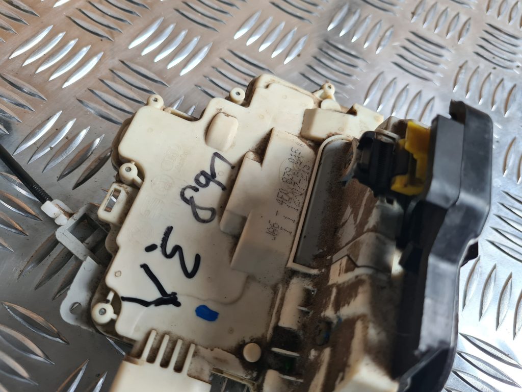 Aizmugurējo kreiso durvju slēdzene priekš AUDI A6 AVANT 2007 QUATTRO