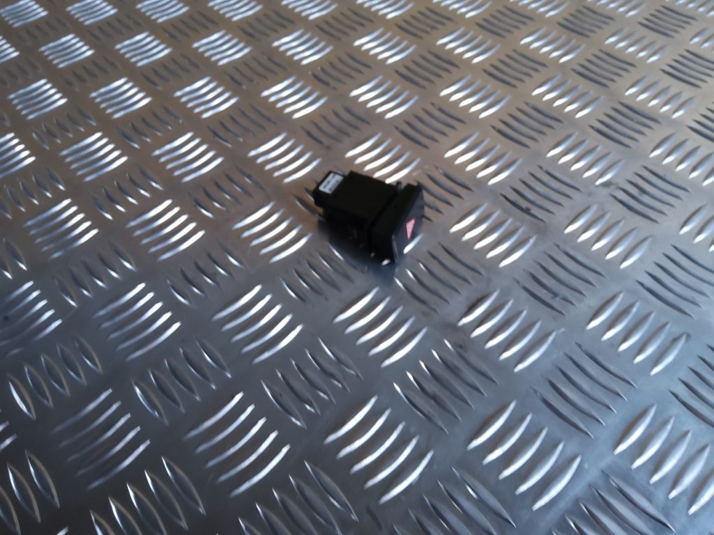 Trauksmes poga priekš KIA CEED 2013