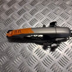 Priekšējāis labais durvju rokturis priekš VOLVO S40 2007