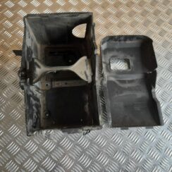 Akumulatora stiprināšanas korpuss priekš VOLVO S40 2007