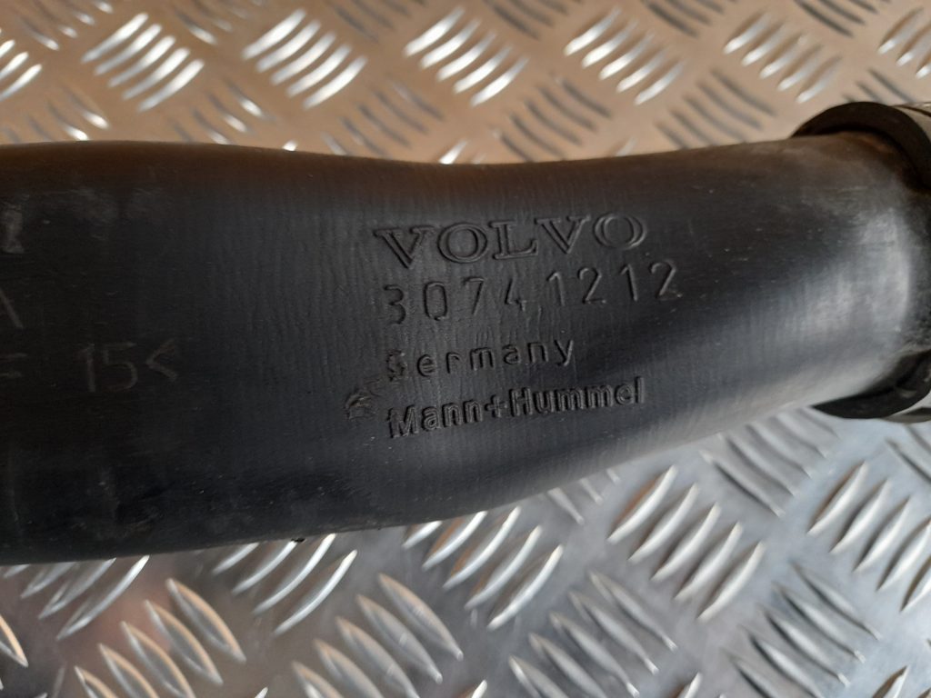 Interkulera caurule priekš VOLVO S40 2007 2 Interkulera caurule priekš VOLVO S40 2007