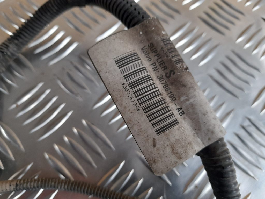 Pārkošanas devēju vads priekš VOLVO S40 2007 2 Pārkošanas devēju vads priekš VOLVO S40 2007