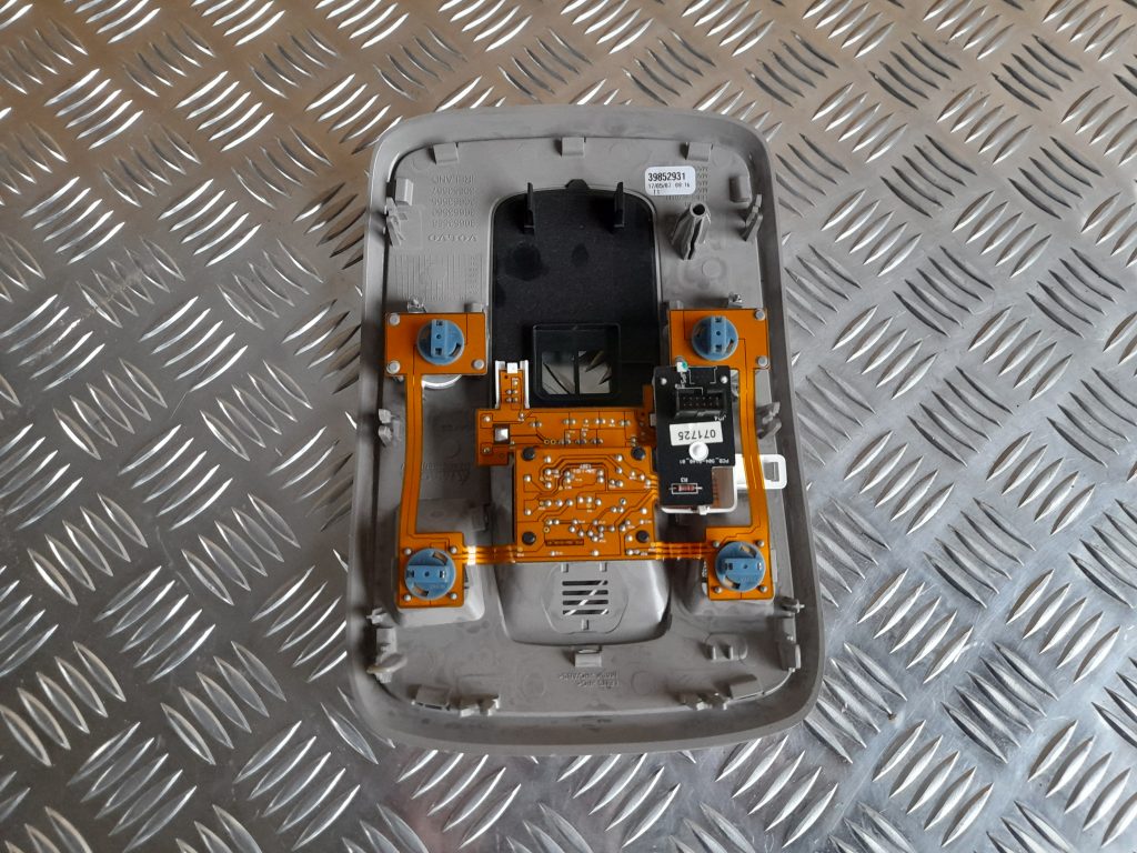 Salona apgaismojuma panelis priekš VOLVO S40 2007 4 Salona apgaismojuma panelis priekš VOLVO S40 2007