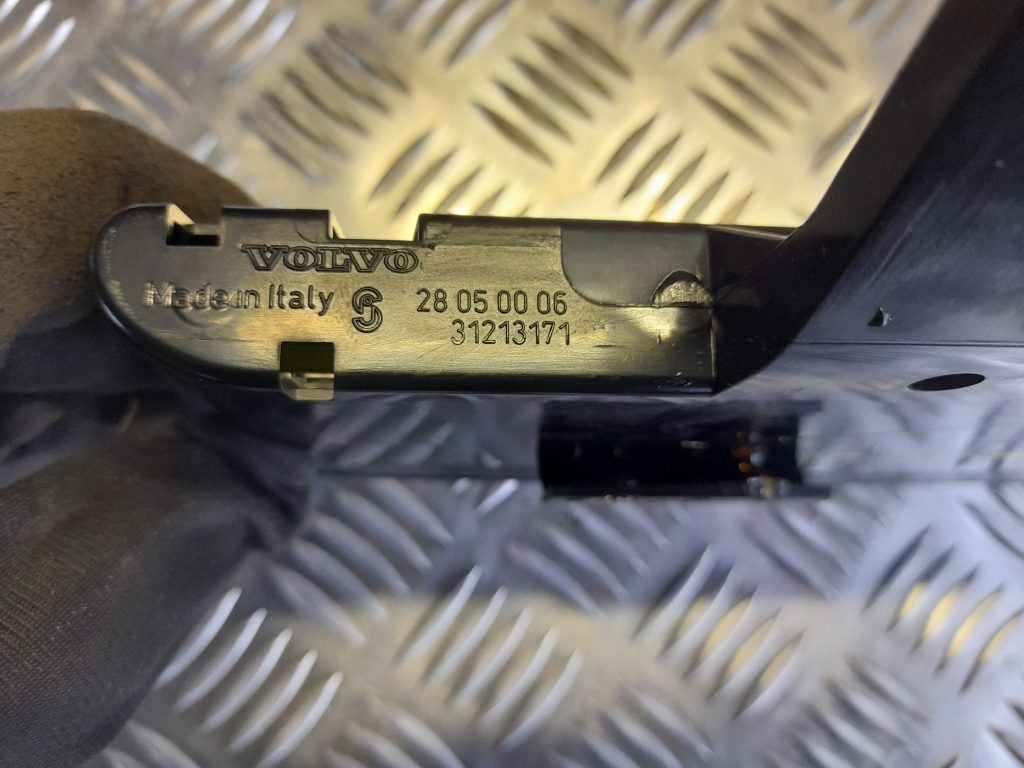 Stop signāls priekš VOLVO S40 2007 2 Stop signāls priekš VOLVO S40 2007