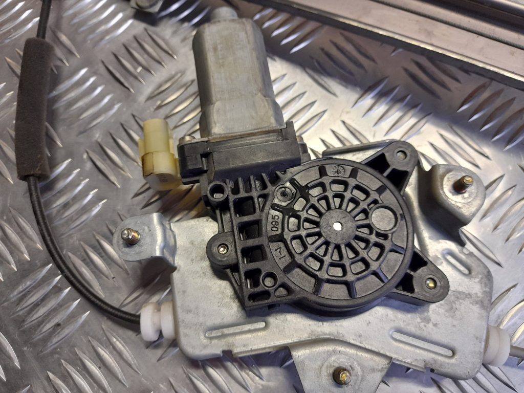 Stikla pacelšanas mehānisms priekšējais kreisais priekš KIA PICANTO 2006 2 Stikla pacelšanas mehānisms priekšējais kreisais priekš KIA PICANTO 2006