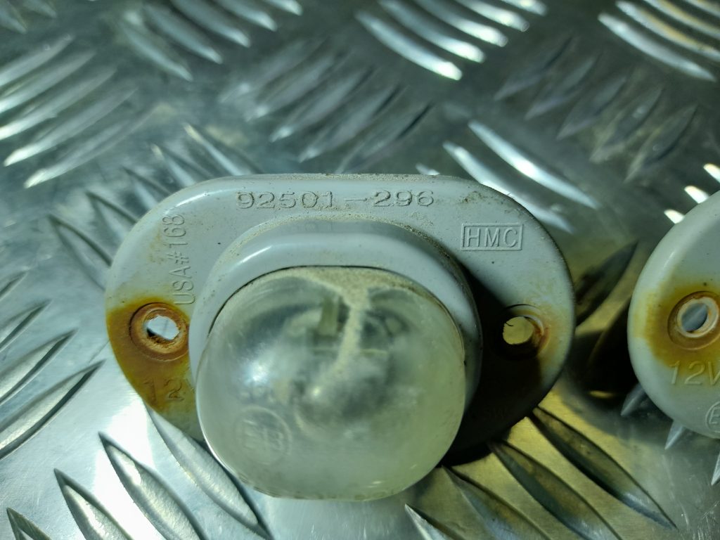 Numura zīmes apgaismojums priekš KIA PICANTO 2006 2 Numura zīmes apgaismojums priekš KIA PICANTO 2006