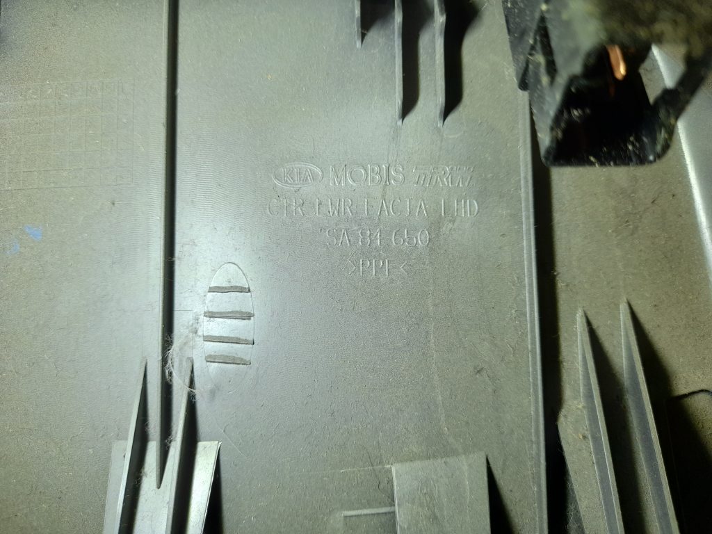 Mērinstrumentu paneļa dekoratīvais rāmis priekš KIA PICANTO 2006 2 Mērinstrumentu paneļa dekoratīvais rāmis priekš KIA PICANTO 2006