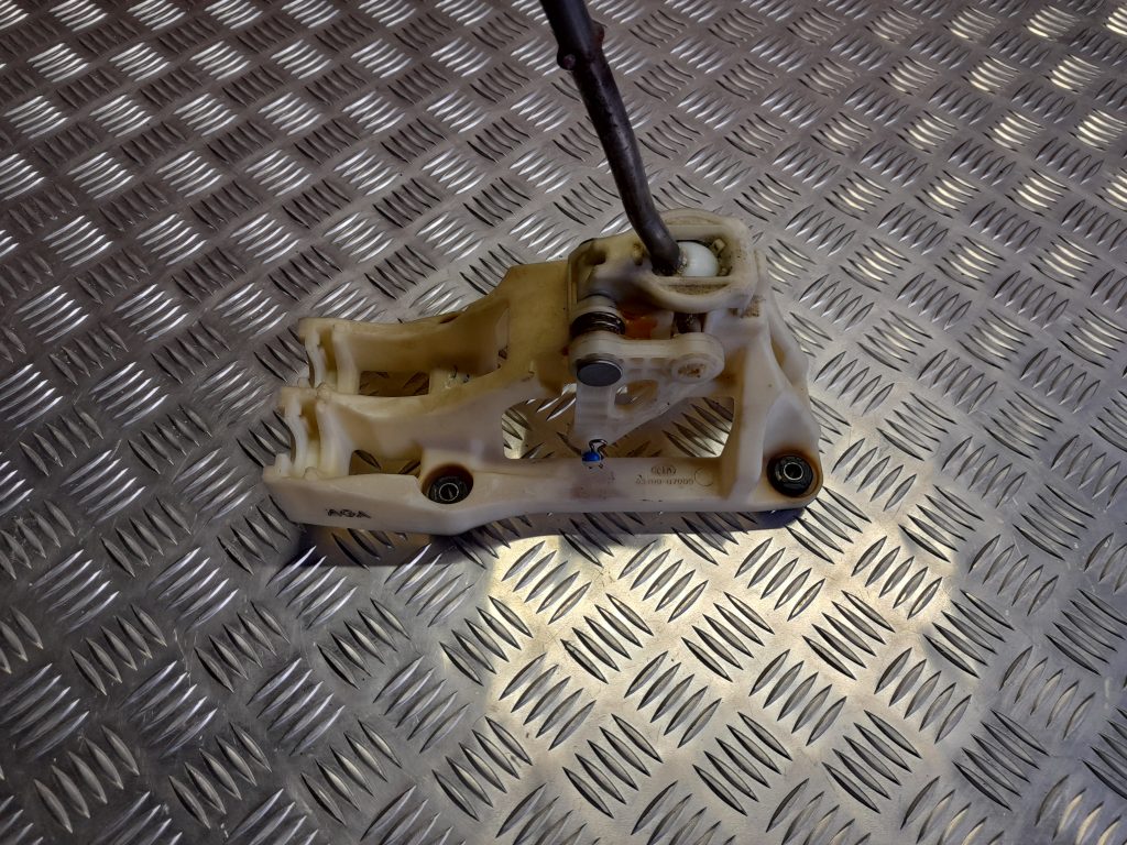 Ātrumu pārslēgšanas slēdzis priekš KIA PICANTO 2006 1 Ātrumu pārslēgšanas slēdzis priekš KIA PICANTO 2006