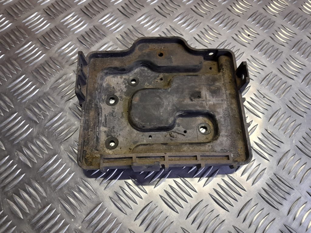 Akumulatora pamatnes kronšteins priekš KIA PICANTO 2006 1 Akumulatora pamatnes kronšteins priekš KIA PICANTO 2006